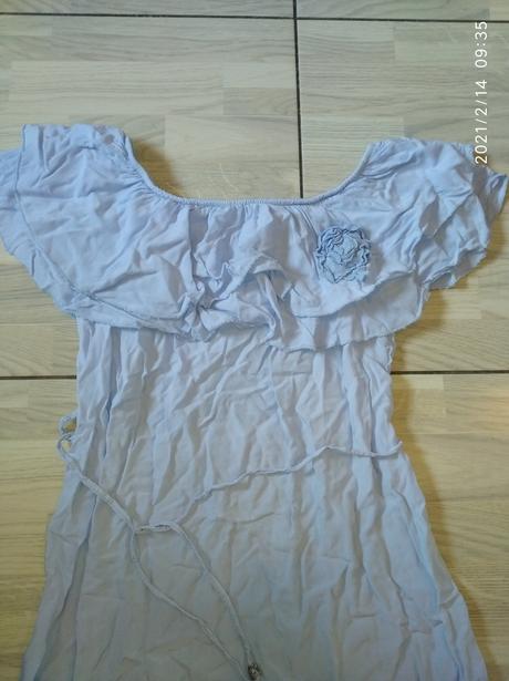 Nebesky modre saty s volanom, 