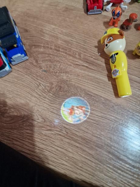 Hodiny s projektorom,