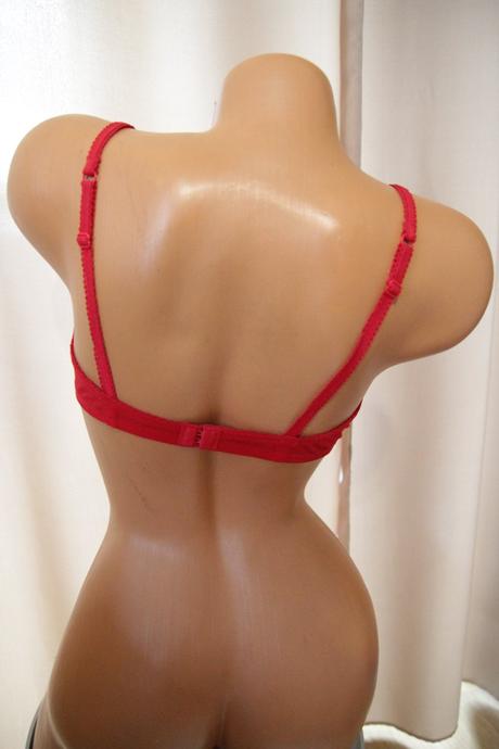 Červená podprsenka, 85c, 85c