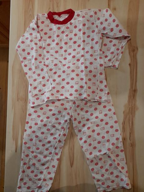 Bodkované pyžamko, 104