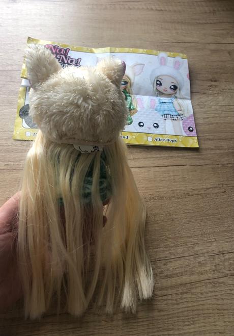 Bábika na na na surprise victoria grand,