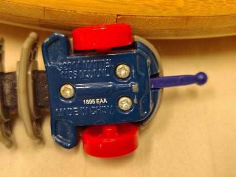 Zberateľský retro kĺbový model hot wheels mutant m,