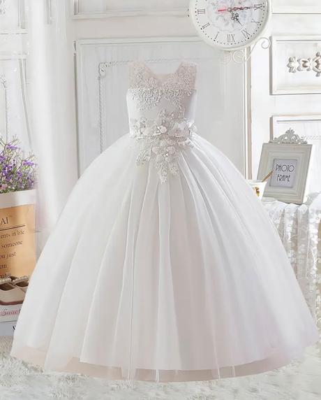 Šaty na prijimanie, 146 / 152