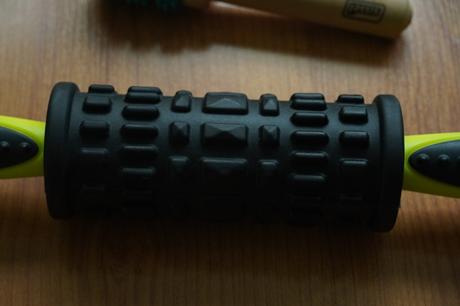 Masážny valček s rúčkami energetics, 