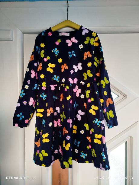 Krásne farebné šaty, kugo,128