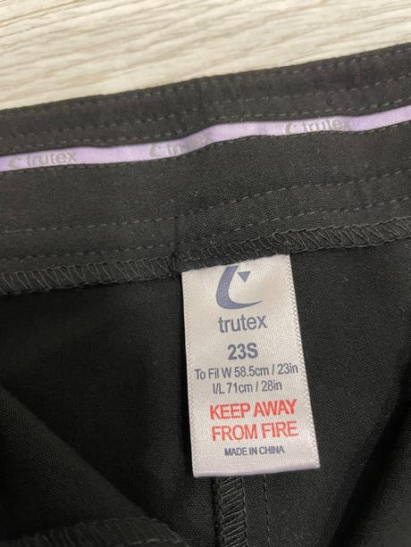 Čierne elegantné nohavice, 152