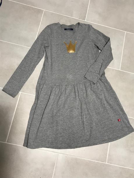 Pískacie saty 146, 146