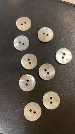 Perleťové gombíky 9 ks,