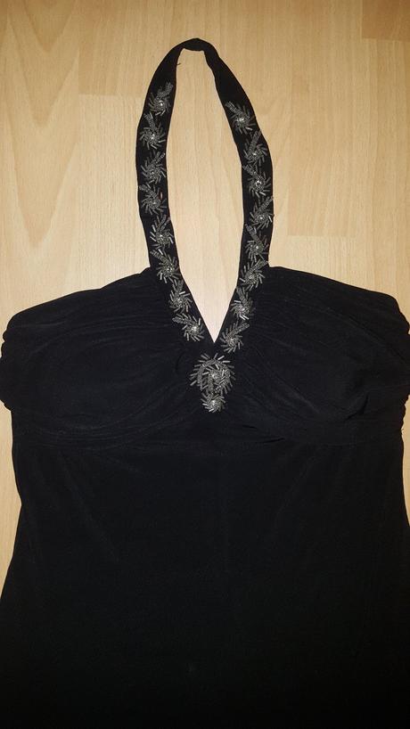 Čierne šaty s korálikmi, 38