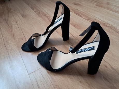 Čierne sandálky na hrubom opätku, 38