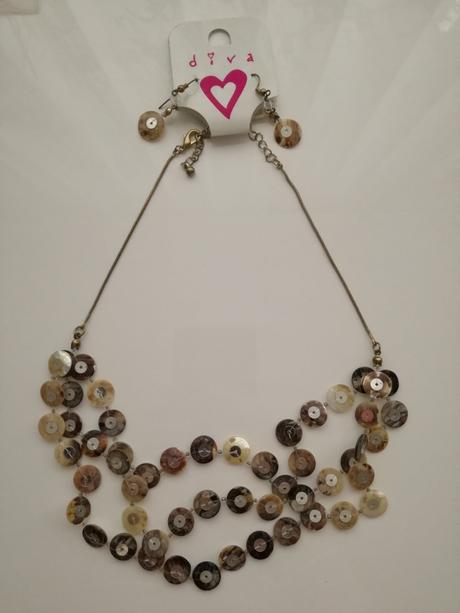 Náhrdelník s náušnicami, 