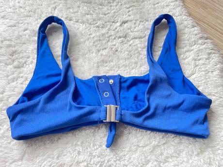 Modry rebrovany vrch plaviek, new yorker