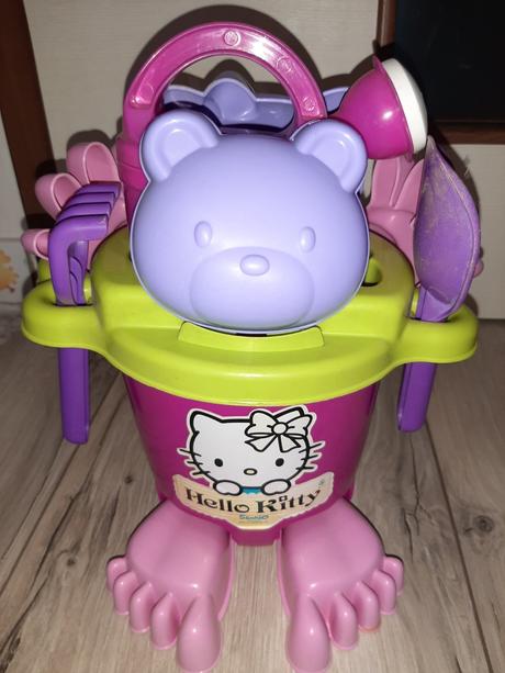 Na pieskovisko 16 kusov,