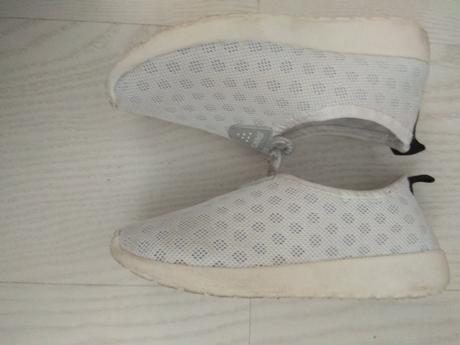 Biele vzdušné tenisky, 30