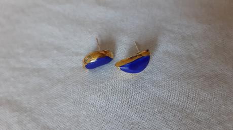Naušnice modre polmesiace, 