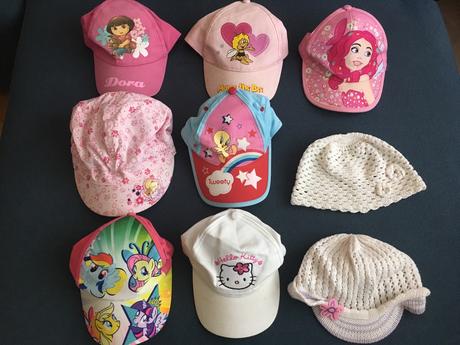 Rôzne šiltovky, 50