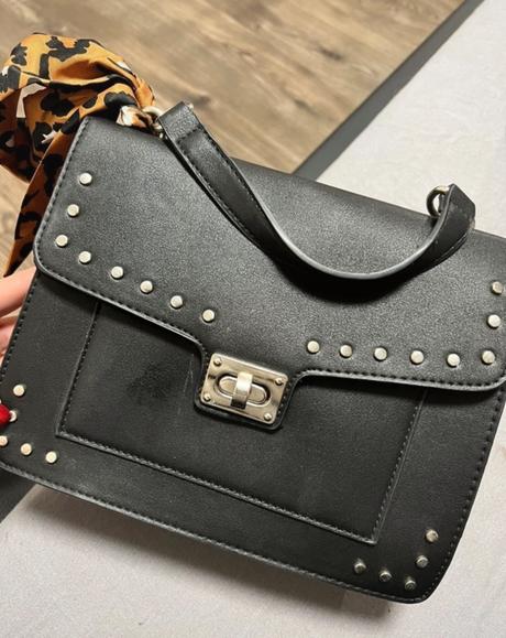 Čierna mala kabelka, stradivarius