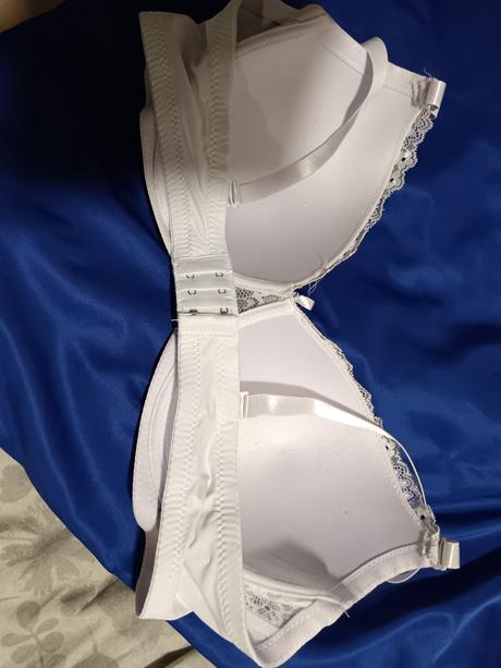 Podprsenka už aj s poštou, 105d