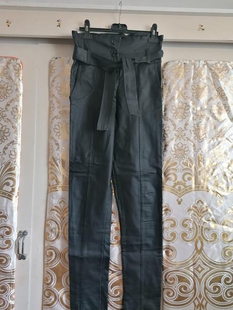 Koženkové skinny nohavice, s