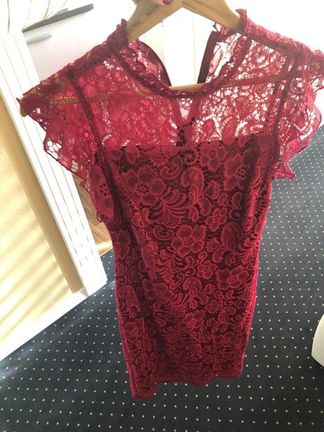 Čipkované šaty, s