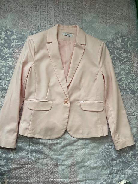 Ružové sako, 42