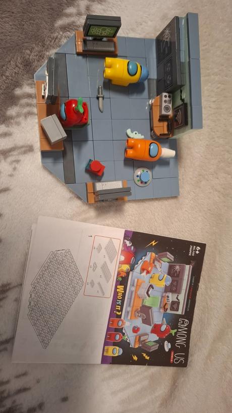 Among us figúrky, kľúčenky a skladačky,