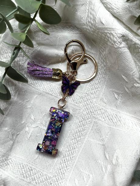 Ručne vyrobené živicové kľúčenky, 