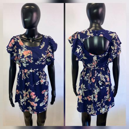 Dámske kvetované šaty s volánmi, s