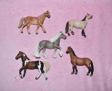 Schleich koníky poškodené, 