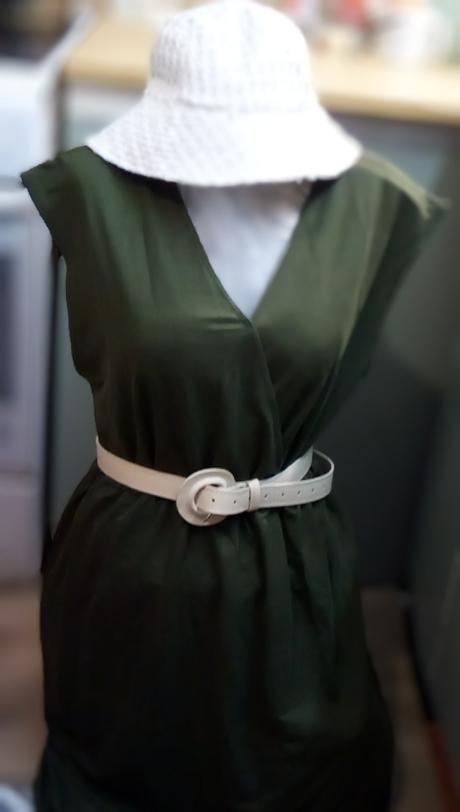 Dlhé pružné šaty s prestrihom v páse l/xl, xl