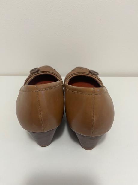 Poltopánky na opätku, baťa,40