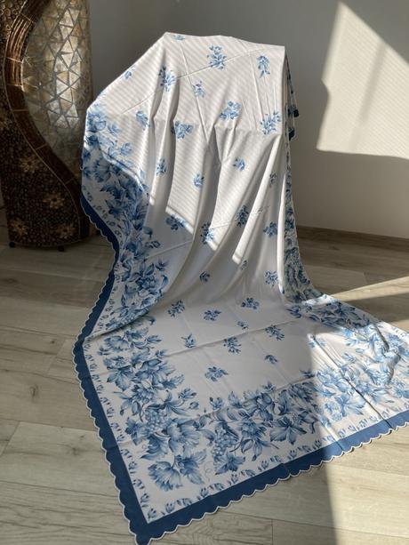 Bavlnený obrus s modrým vzorom,, 