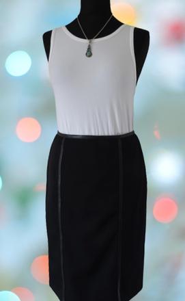 Dámska sukňa s koženým lemovaním, veľ. 38, m