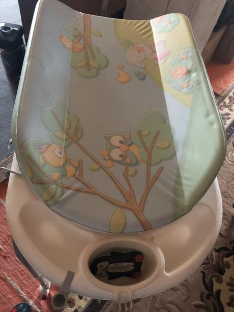 Vanička s prebaľovacím pultom,