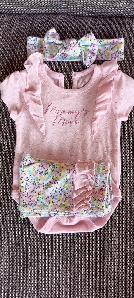 Krásna súprava s volánikmi, 74