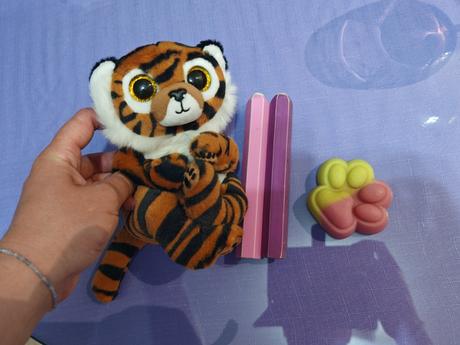 Tigrik c a 20-25 cm, 