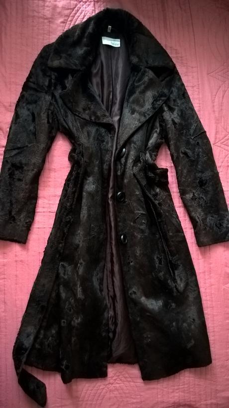 Plyšový kabát, 42