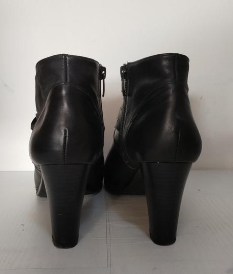 Krásne kožené kotníkové čižmičky, 40