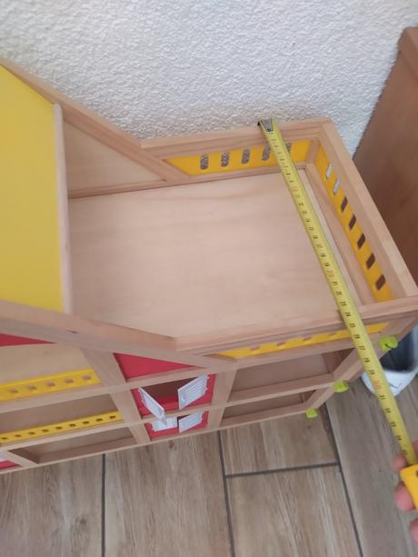 Málo hraný drevený domček pre bábiky, 