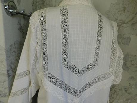 Velmi pekna vintage bluzka ku kroju, 42