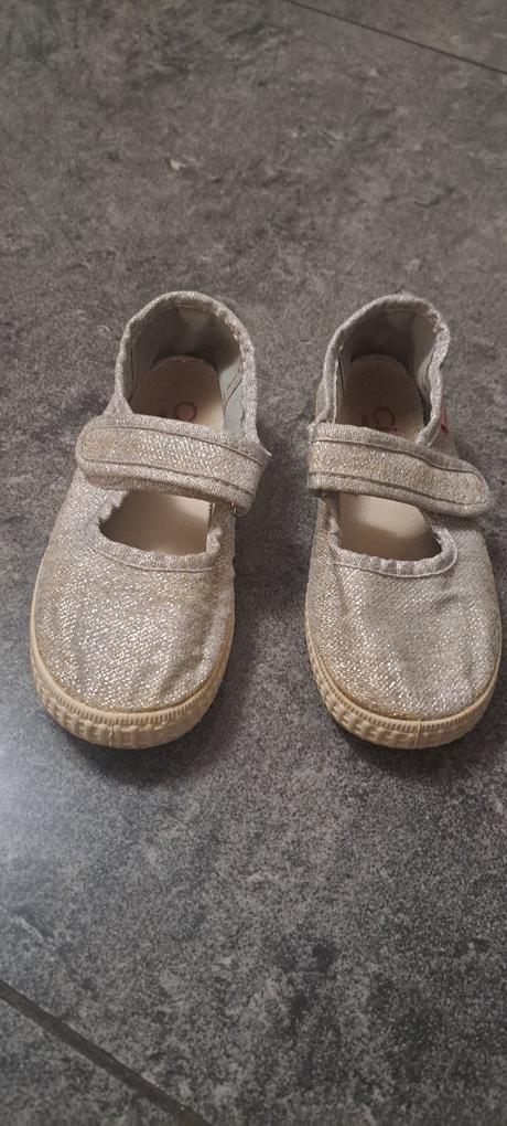 Trblietavé topánky, 27