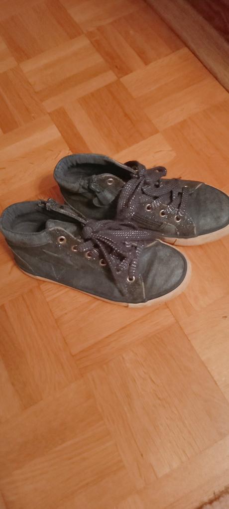 Trblietavé tenisky, 31