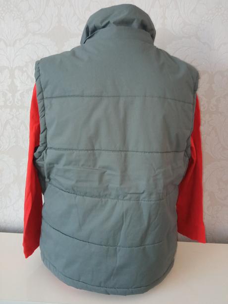 Chlapčenská tmavosivá šušťáková vesta hrubá (116), 116