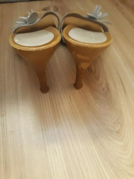 Drevákove šlapky, 39