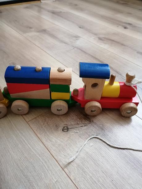 Vláčik na ťahanie, nastrkovačka, farby, tvary, 