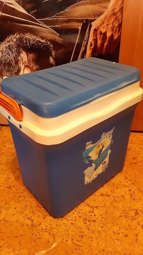 Predám plastovú chladničku., 