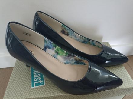 Lakovane lodicky, 41