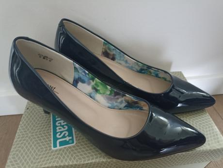 Lakovane lodicky, 41