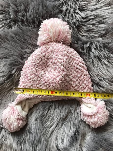 Bledoružová dievčenská čiapka,