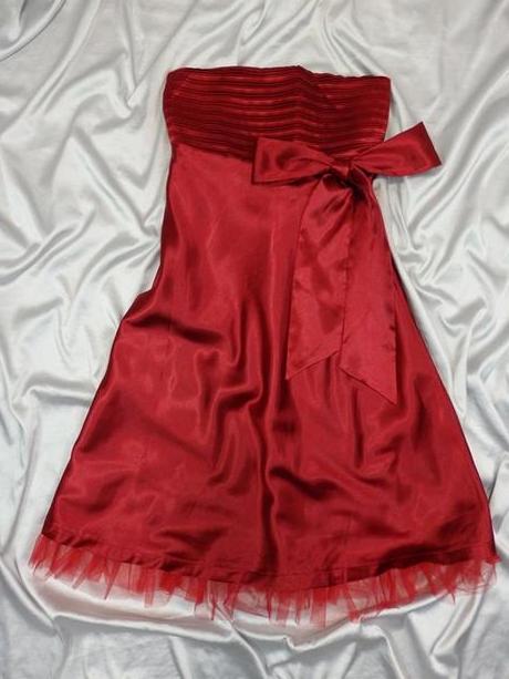 Kvalitné saténové šaty, 38